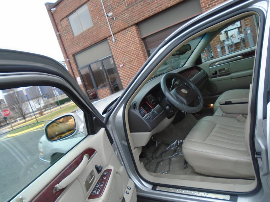used 2003 Lincoln Town Car car, priced at $7,995