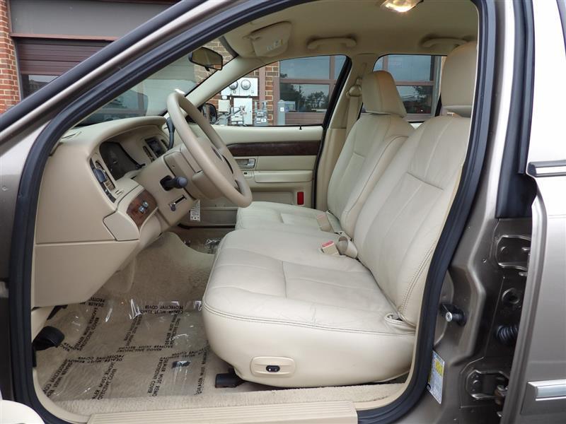 used 2006 Mercury Grand Marquis car, priced at $9,995