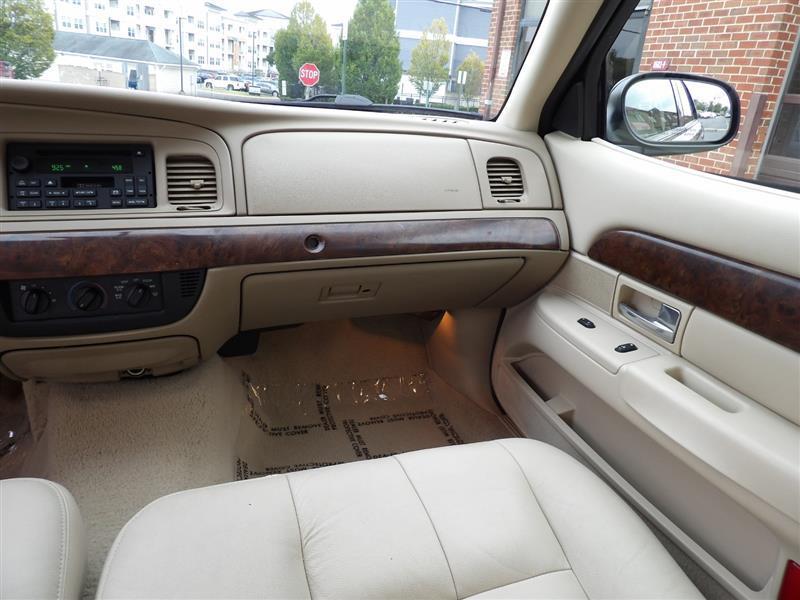 used 2006 Mercury Grand Marquis car, priced at $9,995