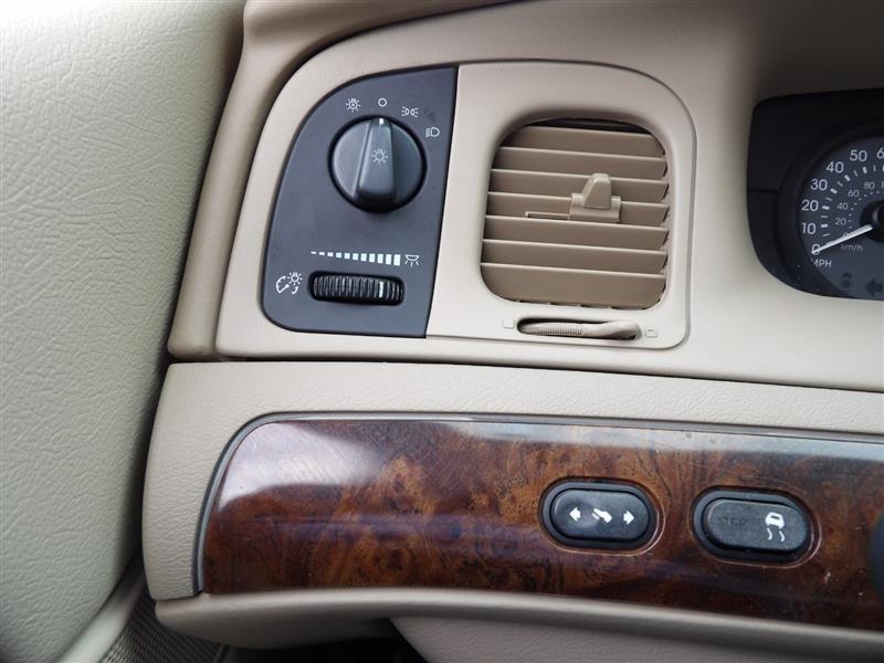 used 2006 Mercury Grand Marquis car, priced at $9,995