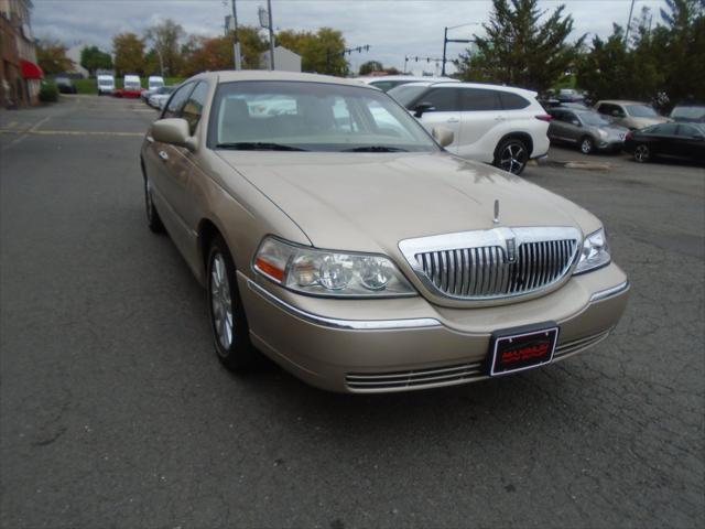 used 2006 Lincoln Town Car car, priced at $9,995