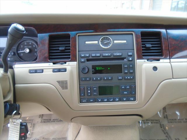 used 2006 Lincoln Town Car car, priced at $9,995