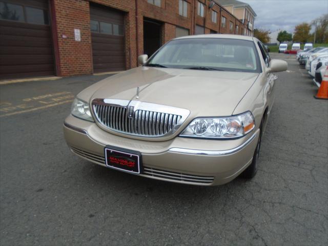 used 2006 Lincoln Town Car car, priced at $9,995