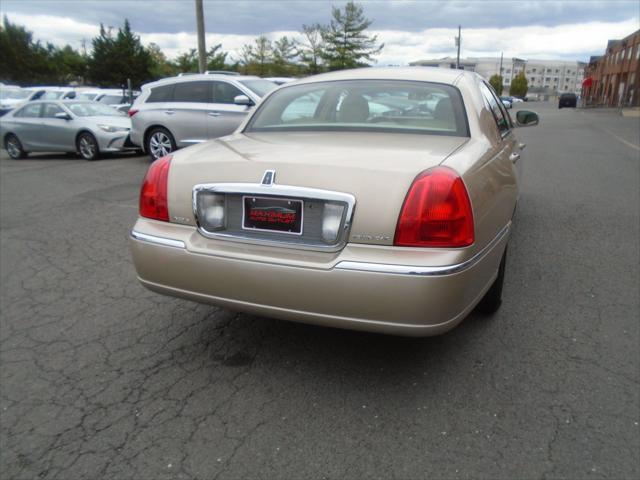 used 2006 Lincoln Town Car car, priced at $9,995