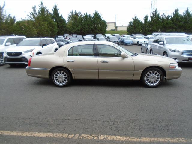 used 2006 Lincoln Town Car car, priced at $9,995