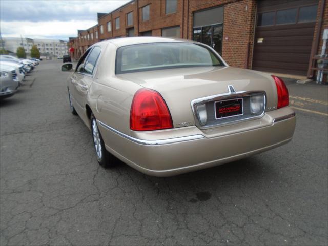 used 2006 Lincoln Town Car car, priced at $9,995