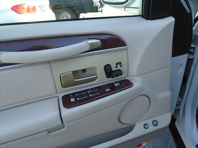 used 2004 Lincoln Town Car car, priced at $7,995