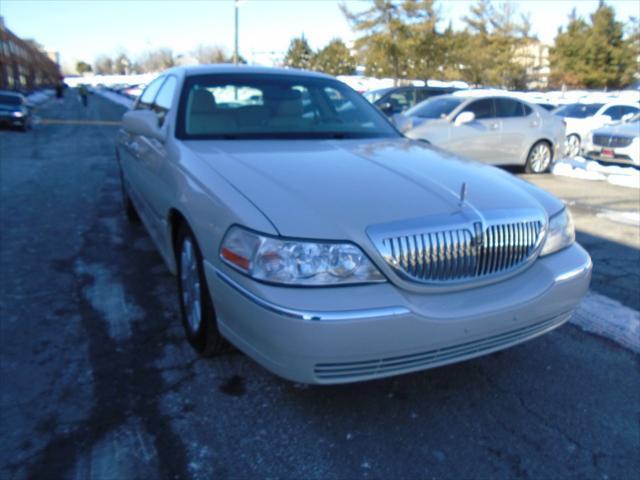 used 2004 Lincoln Town Car car, priced at $7,995