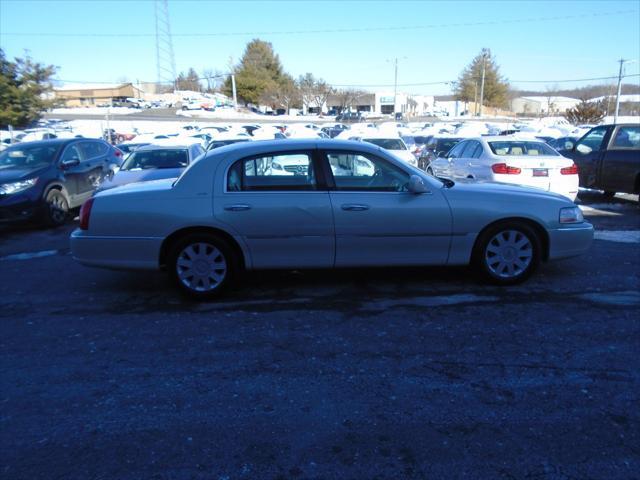 used 2004 Lincoln Town Car car, priced at $7,995