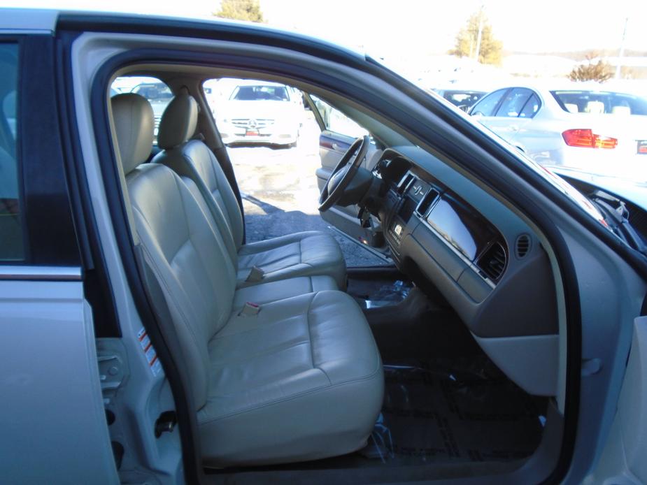 used 2004 Lincoln Town Car car, priced at $8,995