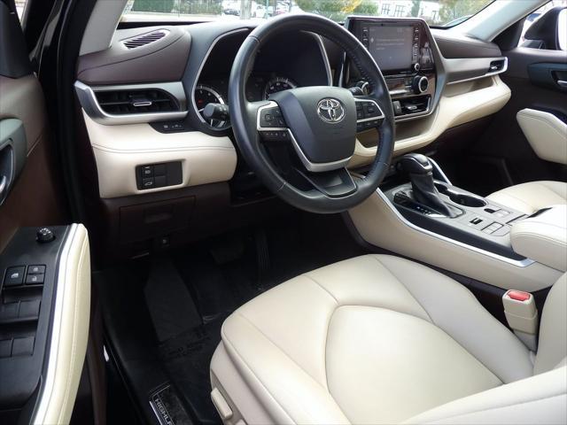 used 2022 Toyota Highlander car, priced at $37,995