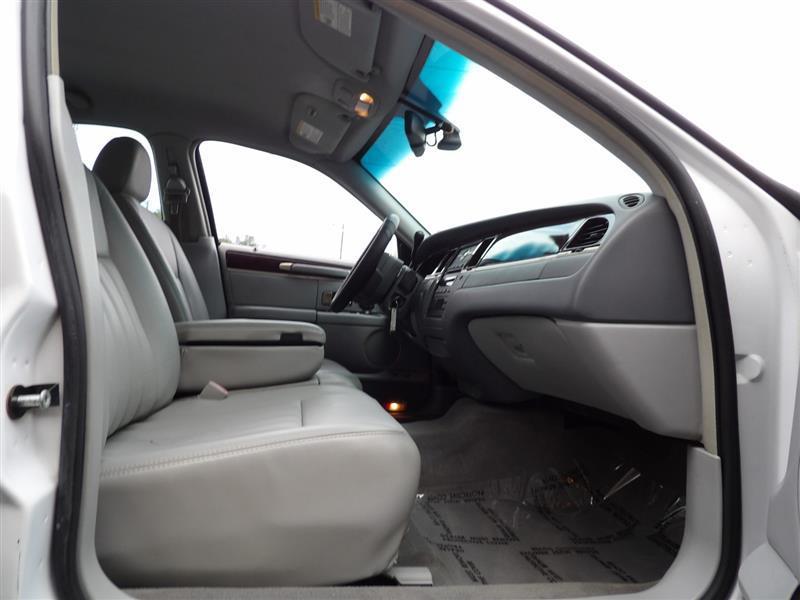 used 2007 Lincoln Town Car car, priced at $8,995