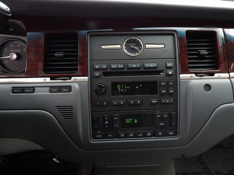 used 2007 Lincoln Town Car car, priced at $8,995