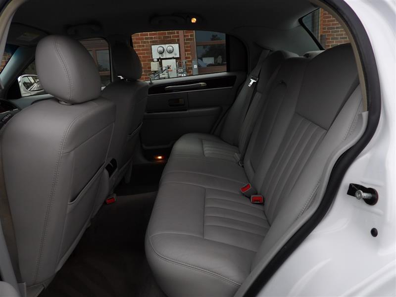 used 2007 Lincoln Town Car car, priced at $8,995
