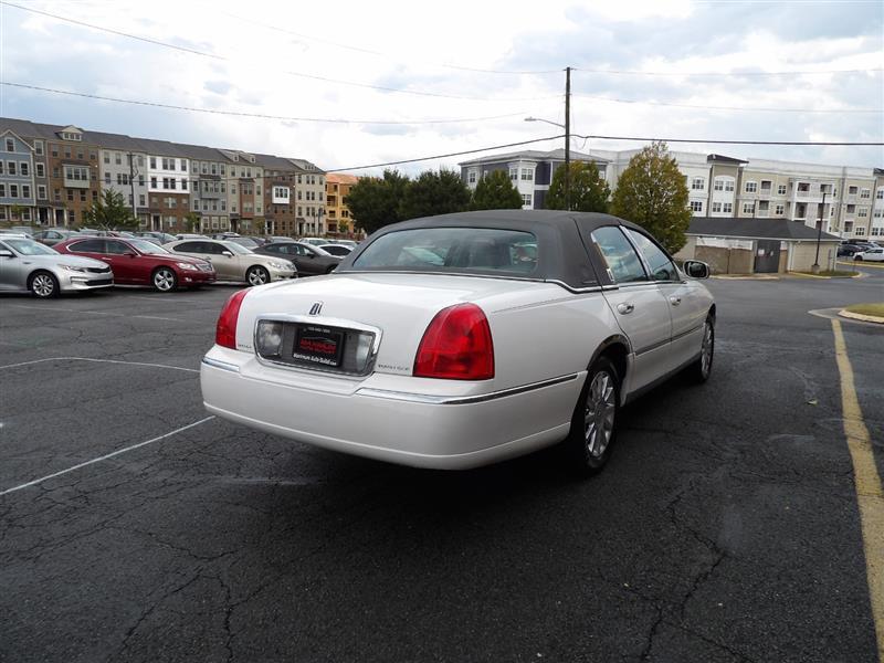 used 2007 Lincoln Town Car car, priced at $8,995