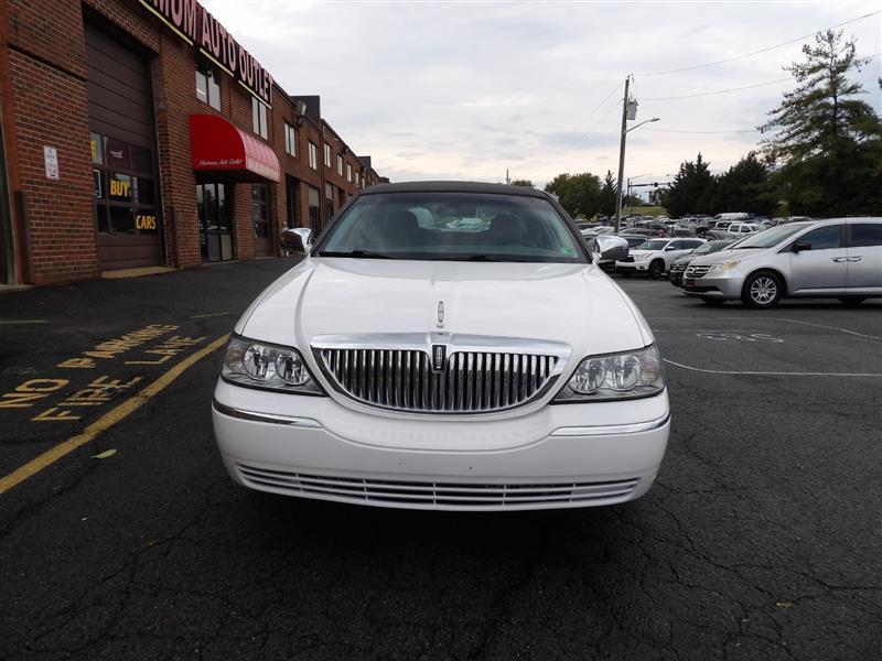 used 2007 Lincoln Town Car car, priced at $8,995
