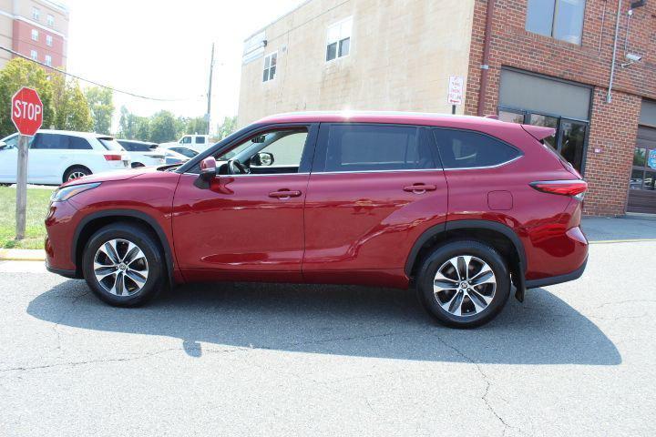 used 2022 Toyota Highlander car, priced at $34,995