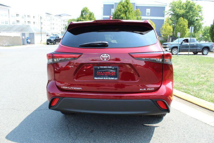 used 2022 Toyota Highlander car, priced at $34,995