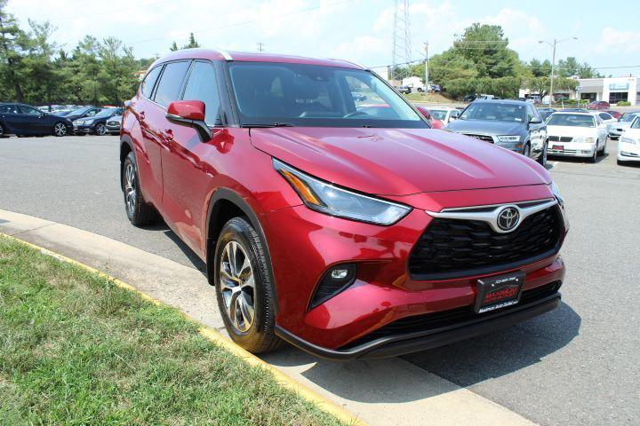 used 2022 Toyota Highlander car, priced at $34,995