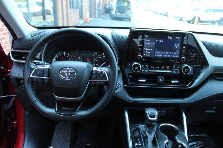 used 2022 Toyota Highlander car, priced at $34,995