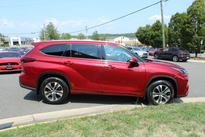 used 2022 Toyota Highlander car, priced at $34,995