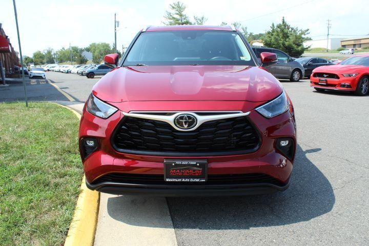 used 2022 Toyota Highlander car, priced at $34,995