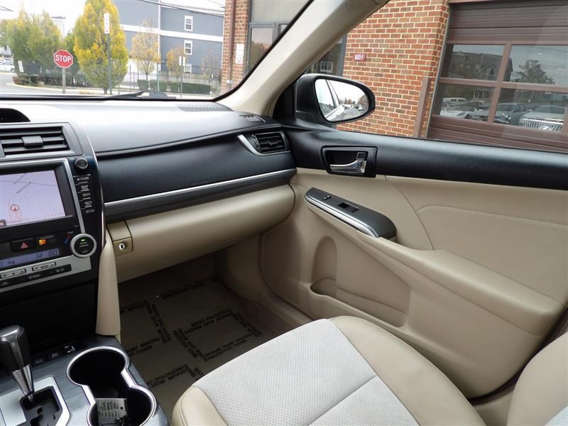 used 2014 Toyota Camry Hybrid car, priced at $14,995