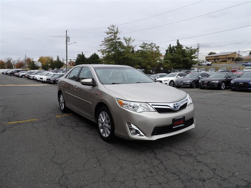 used 2014 Toyota Camry Hybrid car, priced at $14,995