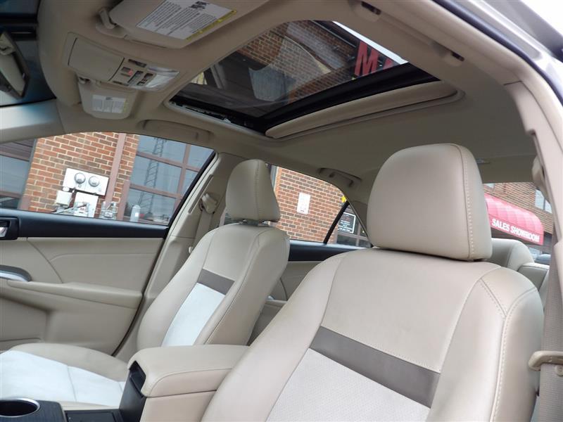 used 2014 Toyota Camry Hybrid car, priced at $14,995