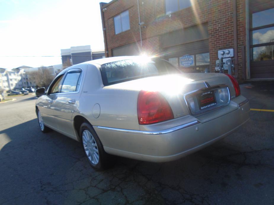 used 2004 Lincoln Town Car car, priced at $6,995
