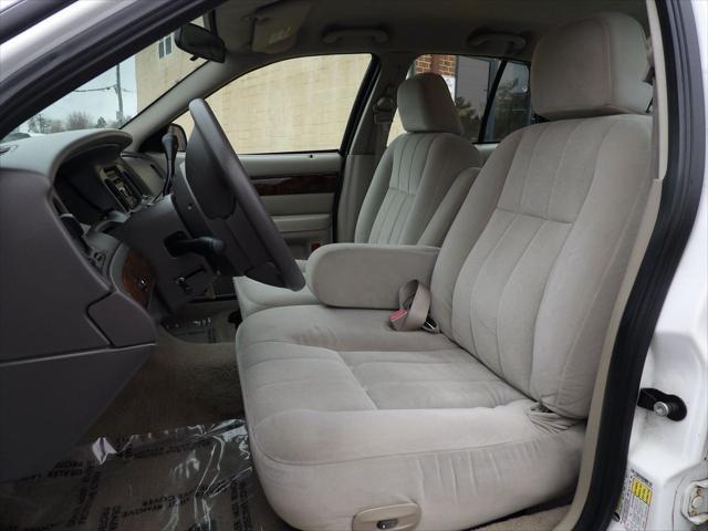 used 2007 Mercury Grand Marquis car, priced at $5,995