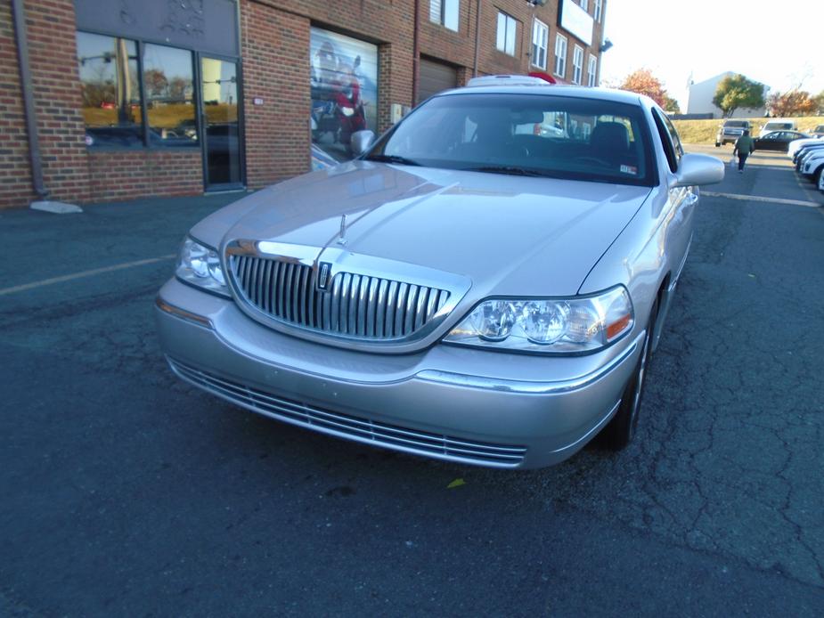 used 2006 Lincoln Town Car car, priced at $8,995