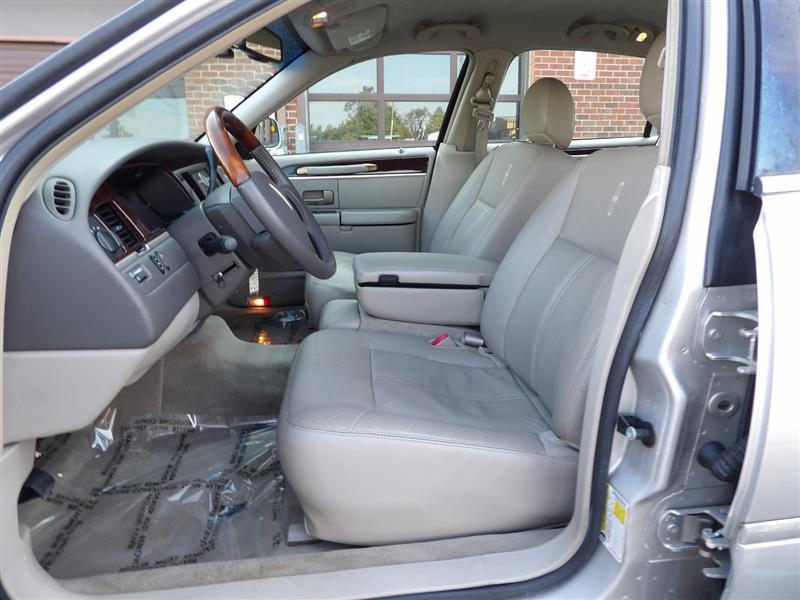 used 2010 Lincoln Town Car car, priced at $11,995
