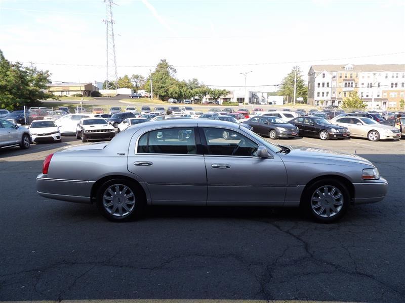 used 2010 Lincoln Town Car car, priced at $11,995