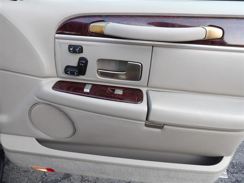 used 2010 Lincoln Town Car car, priced at $11,995