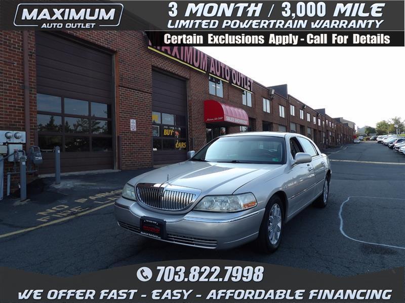 used 2010 Lincoln Town Car car, priced at $11,995
