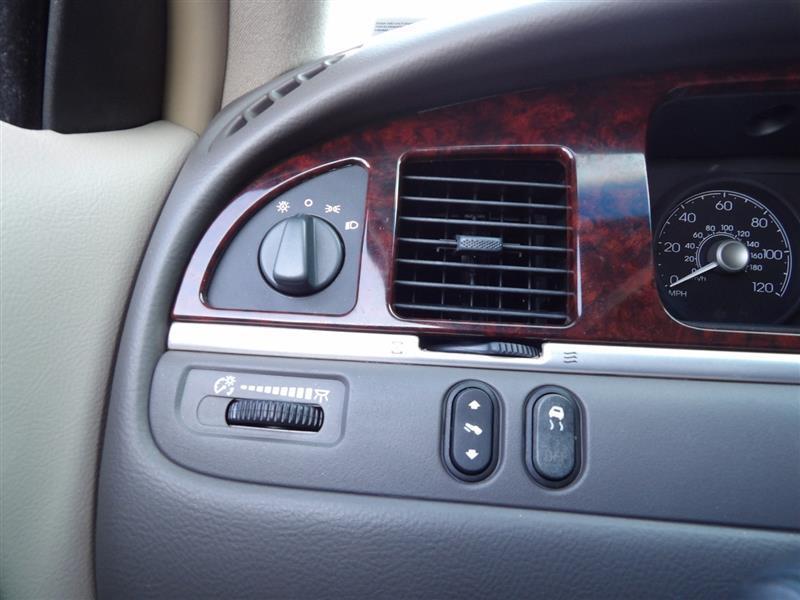 used 2010 Lincoln Town Car car, priced at $11,995