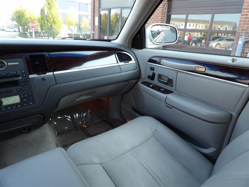 used 2010 Lincoln Town Car car, priced at $11,995