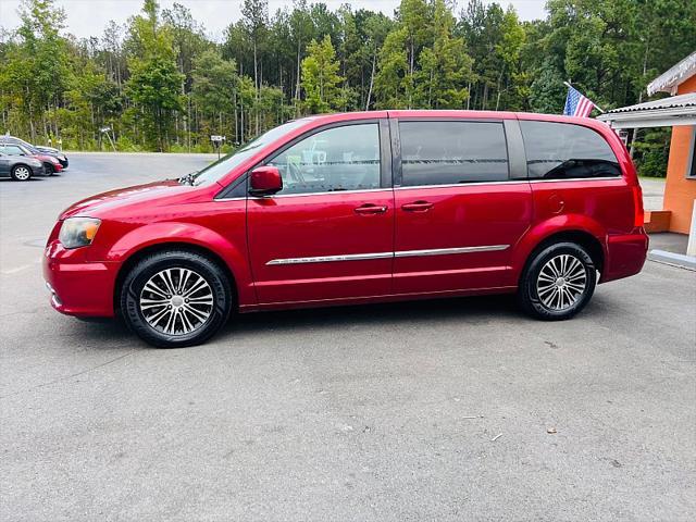 used 2014 Chrysler Town & Country car, priced at $8,995