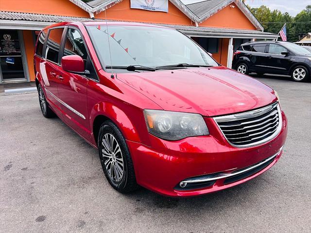 used 2014 Chrysler Town & Country car, priced at $8,995