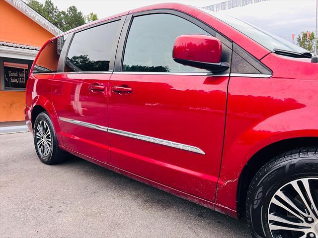 used 2014 Chrysler Town & Country car, priced at $8,995