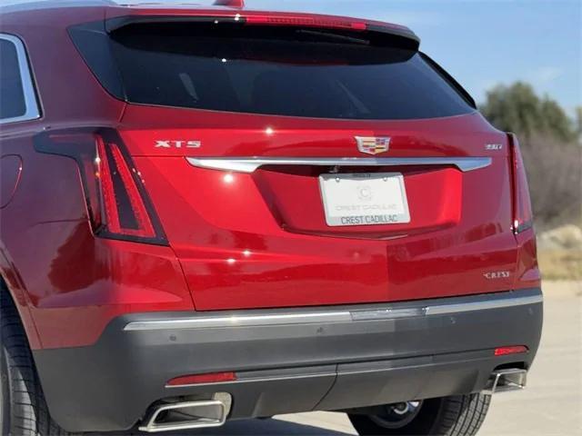 new 2025 Cadillac XT5 car, priced at $47,913