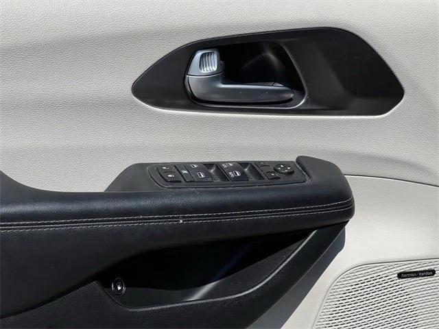 used 2018 Chrysler Pacifica Hybrid car, priced at $26,200