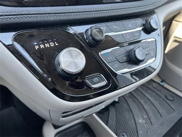 used 2018 Chrysler Pacifica Hybrid car, priced at $26,200