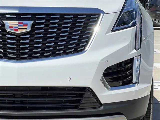 new 2025 Cadillac XT5 car, priced at $52,215