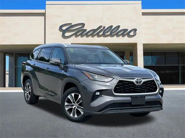 used 2022 Toyota Highlander car, priced at $35,971