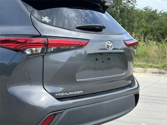 used 2022 Toyota Highlander car, priced at $35,971
