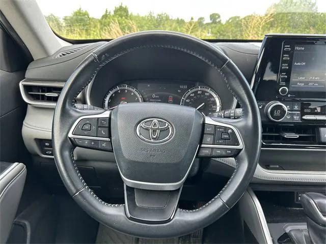 used 2022 Toyota Highlander car, priced at $35,971