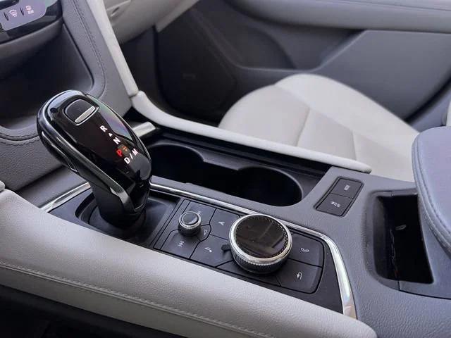 used 2022 Cadillac XT6 car, priced at $38,627