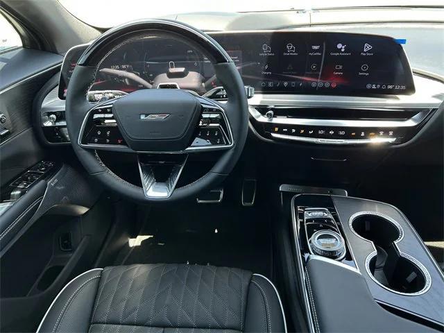 new 2025 Cadillac XT5 car, priced at $52,090